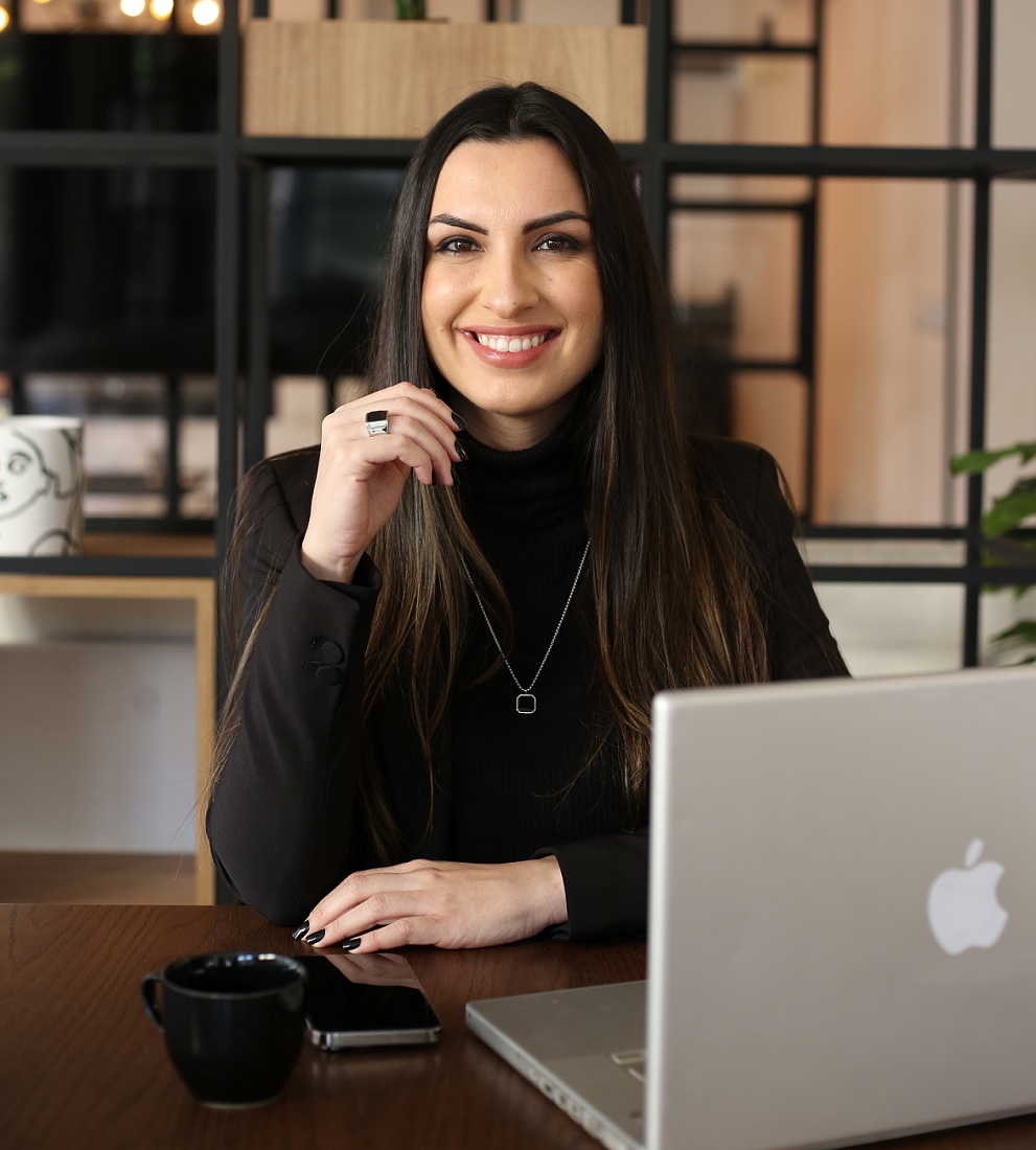 Eduarda Fhamilly - Sobre mim - Masterclass A Arte de Vender Perguntando